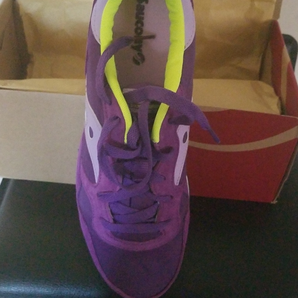 Brand New**Women Tennis shoes **Saucony***